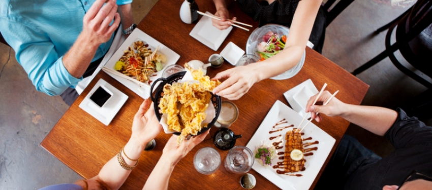 Как сэкономить при заказе суши и провести уютный вечер с друзьями